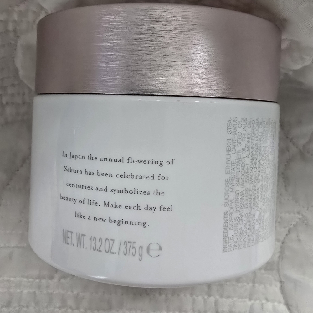 The Ritual Of Sakura Body Scrub - Picture 2 of 3